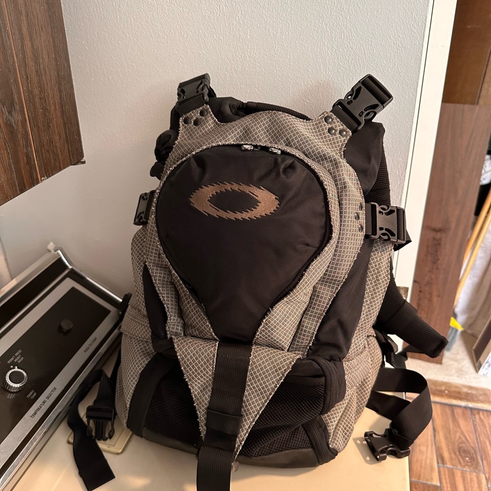 Oakley Back pack - Picture 5 of 16